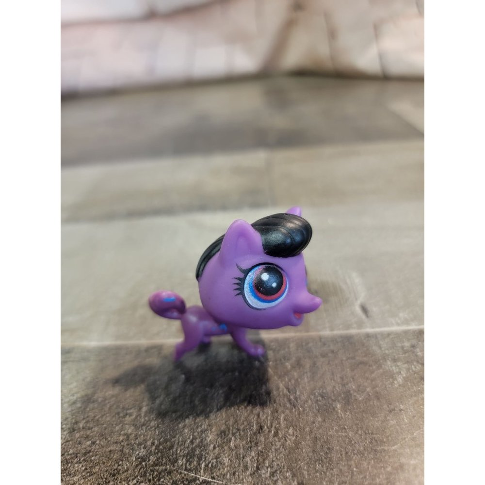 Purple pony dog LPS? Toy figure